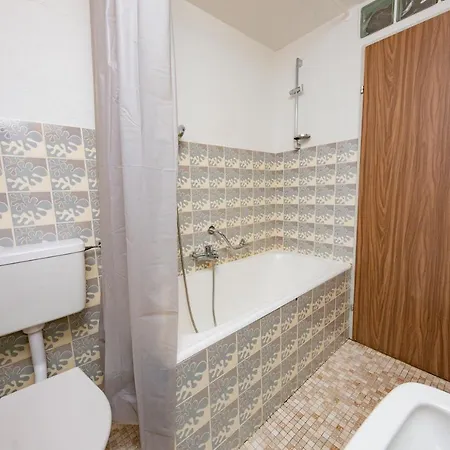 Haus * ساس-غروند